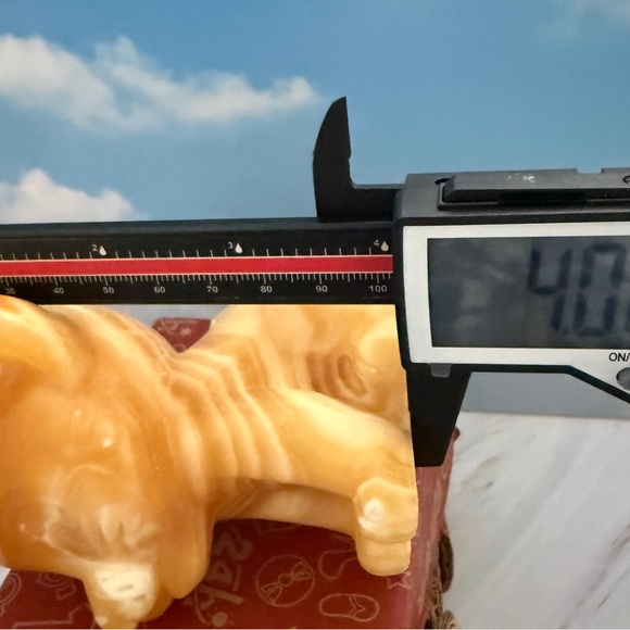 Baby Simba Orange Calcite Figurine - Picture 6 of 7